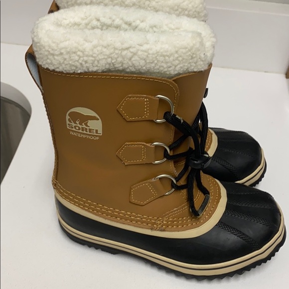 Kids waterproof Sorel boots. US size 2 - Picture 1 of 9